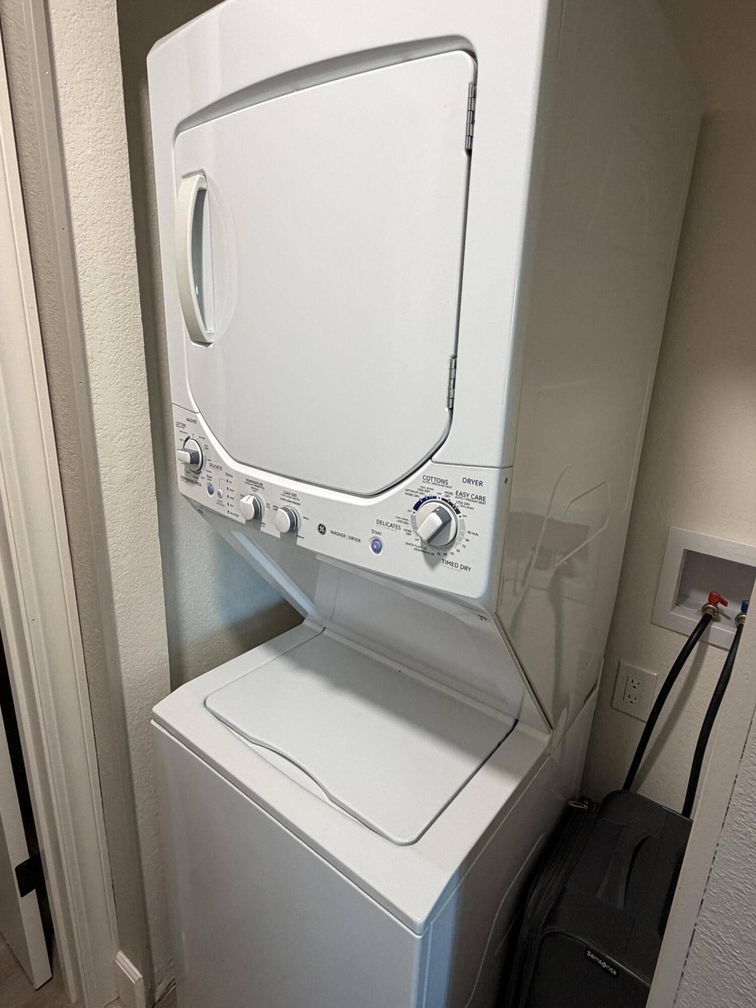 225 Ridgetop Drive, Unit 214 Redding, CA 96003 - Photo 19 of 22 Laundry