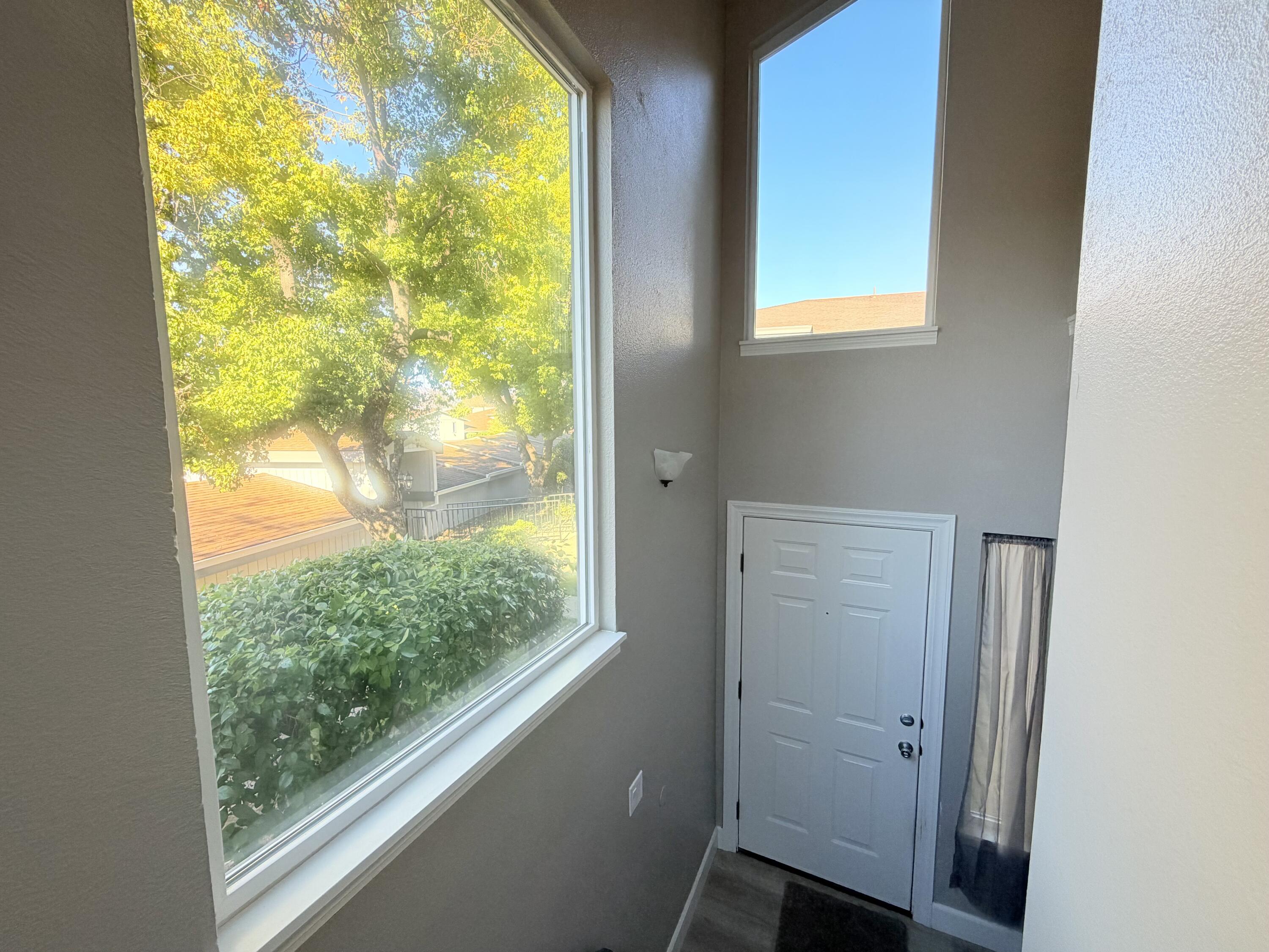 225 Ridgetop Drive, Unit 214 Redding, CA 96003 - Photo 2 of 22 Entry