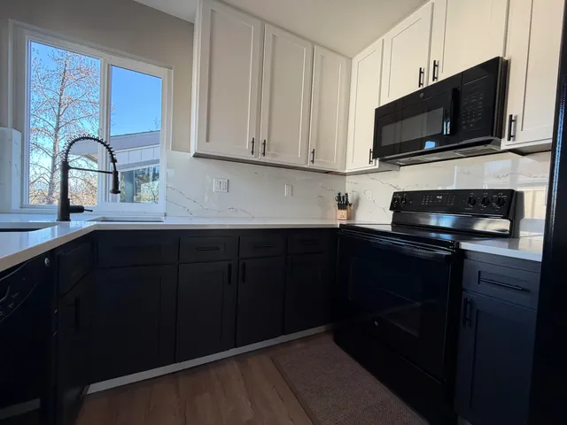 $249,000 | 225 Ridgetop Drive, Unit 214, Redding, CA 96003