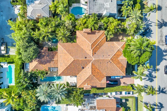 a picture of a room with a white wall