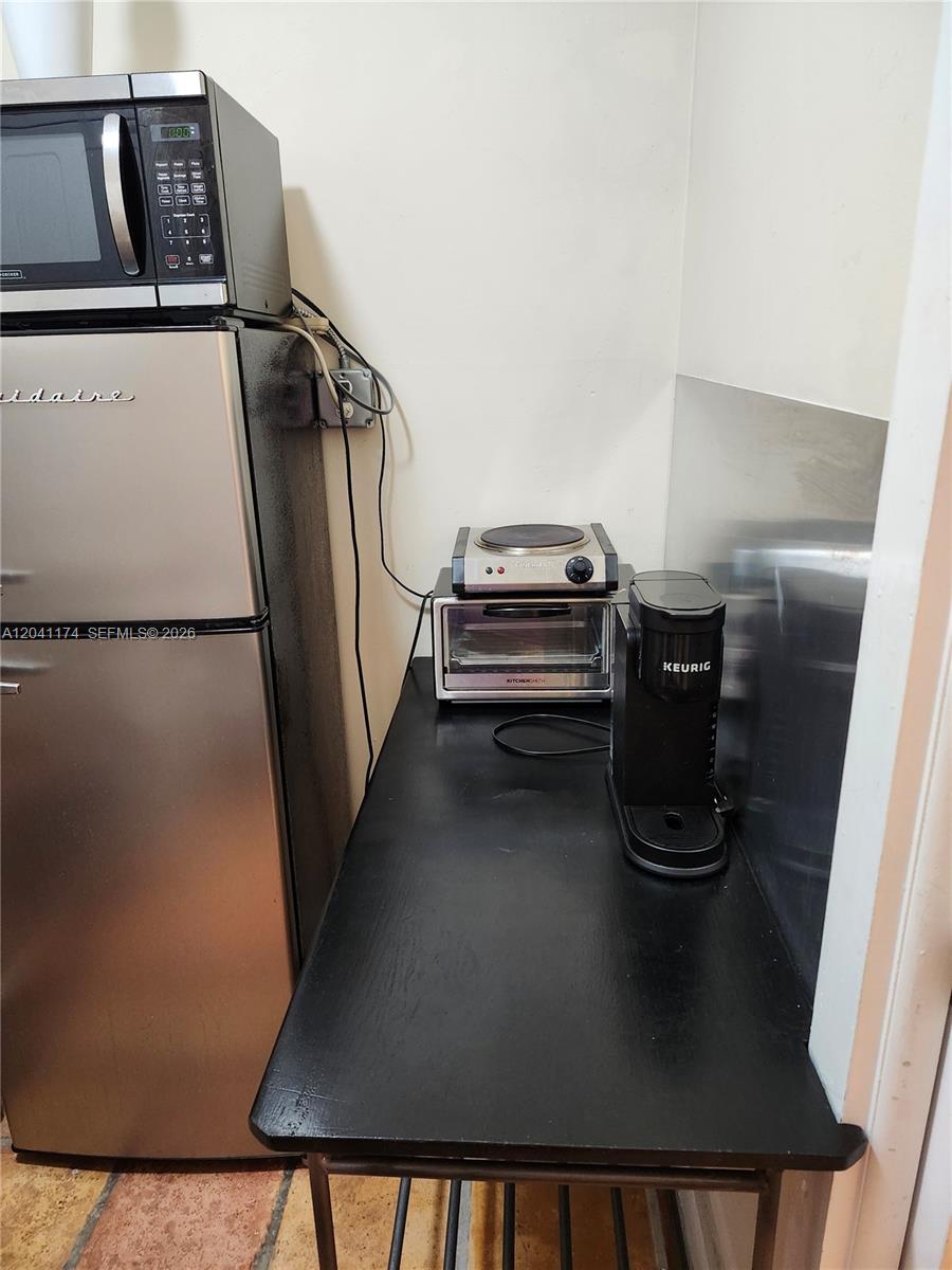 3940 Main, Unit COTTAGE Miami, FL 33133 - Photo 8 of 13 kitchenette