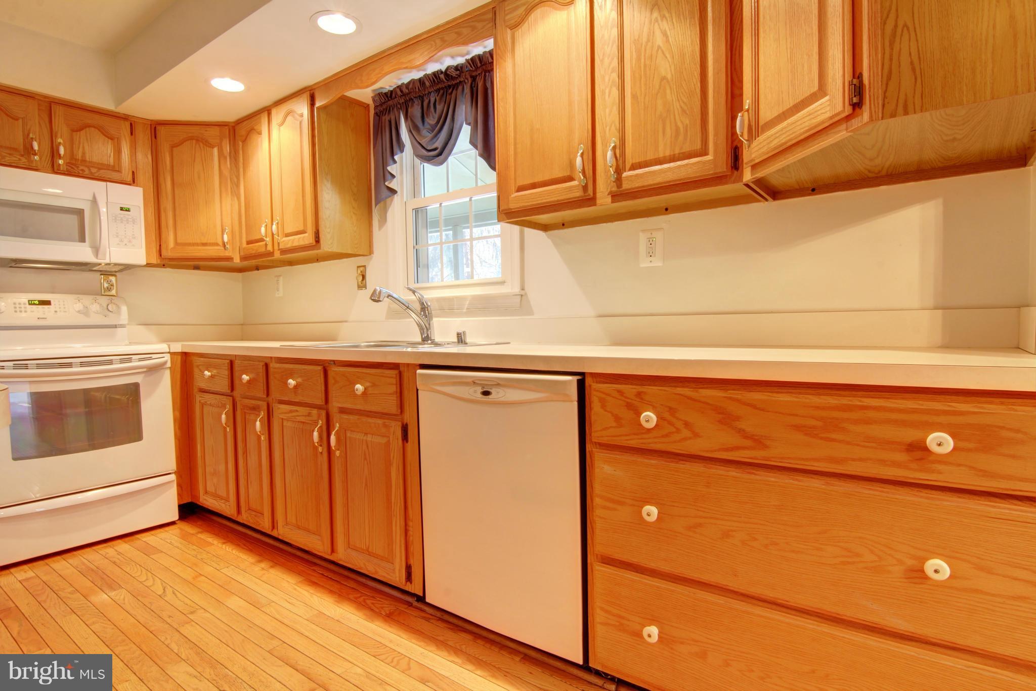 18410 Cabin Road Triangle, VA 22172 - Photo 7 of 28 Kitchen
