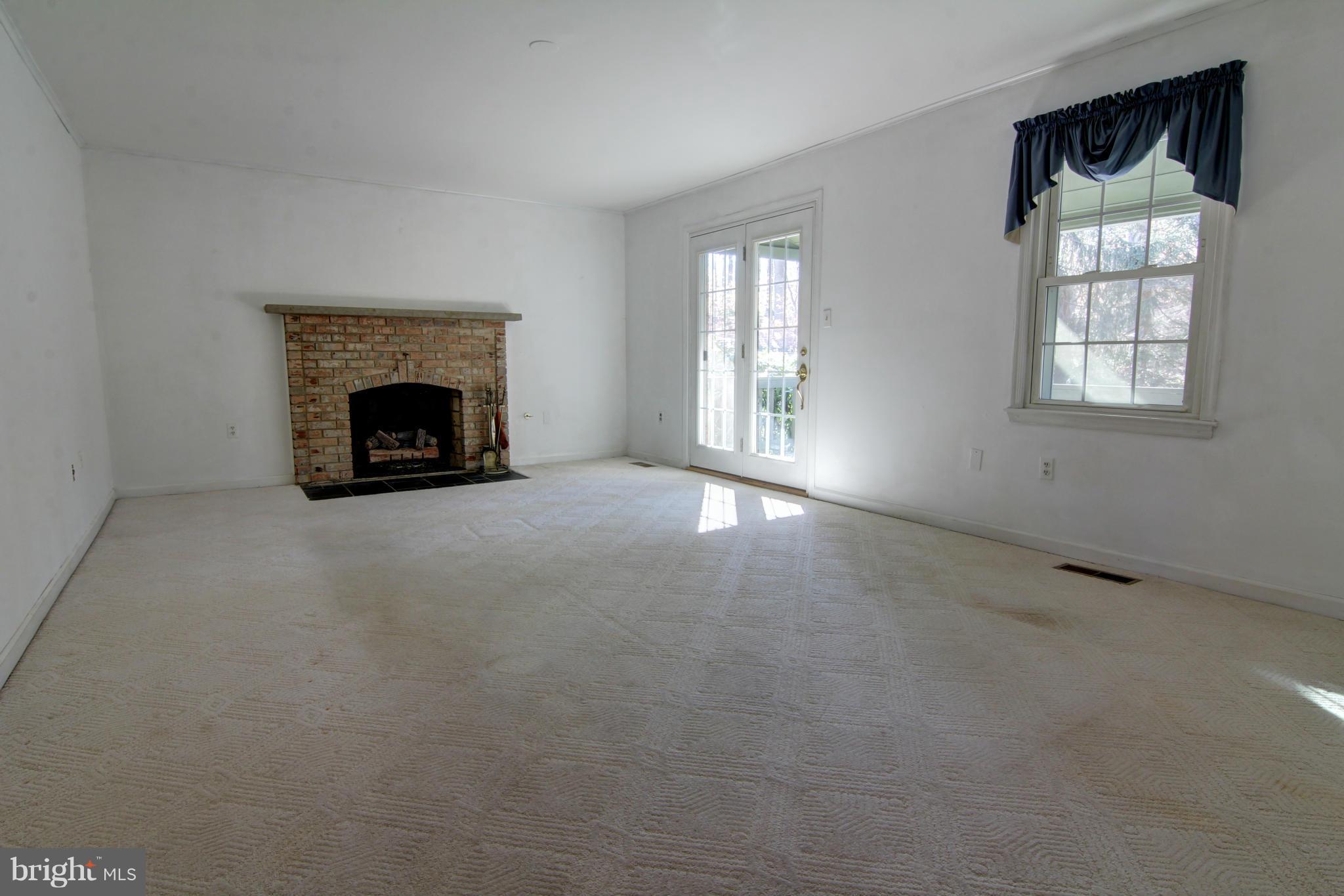 18410 Cabin Road Triangle, VA 22172 - Photo 9 of 28 Family Room