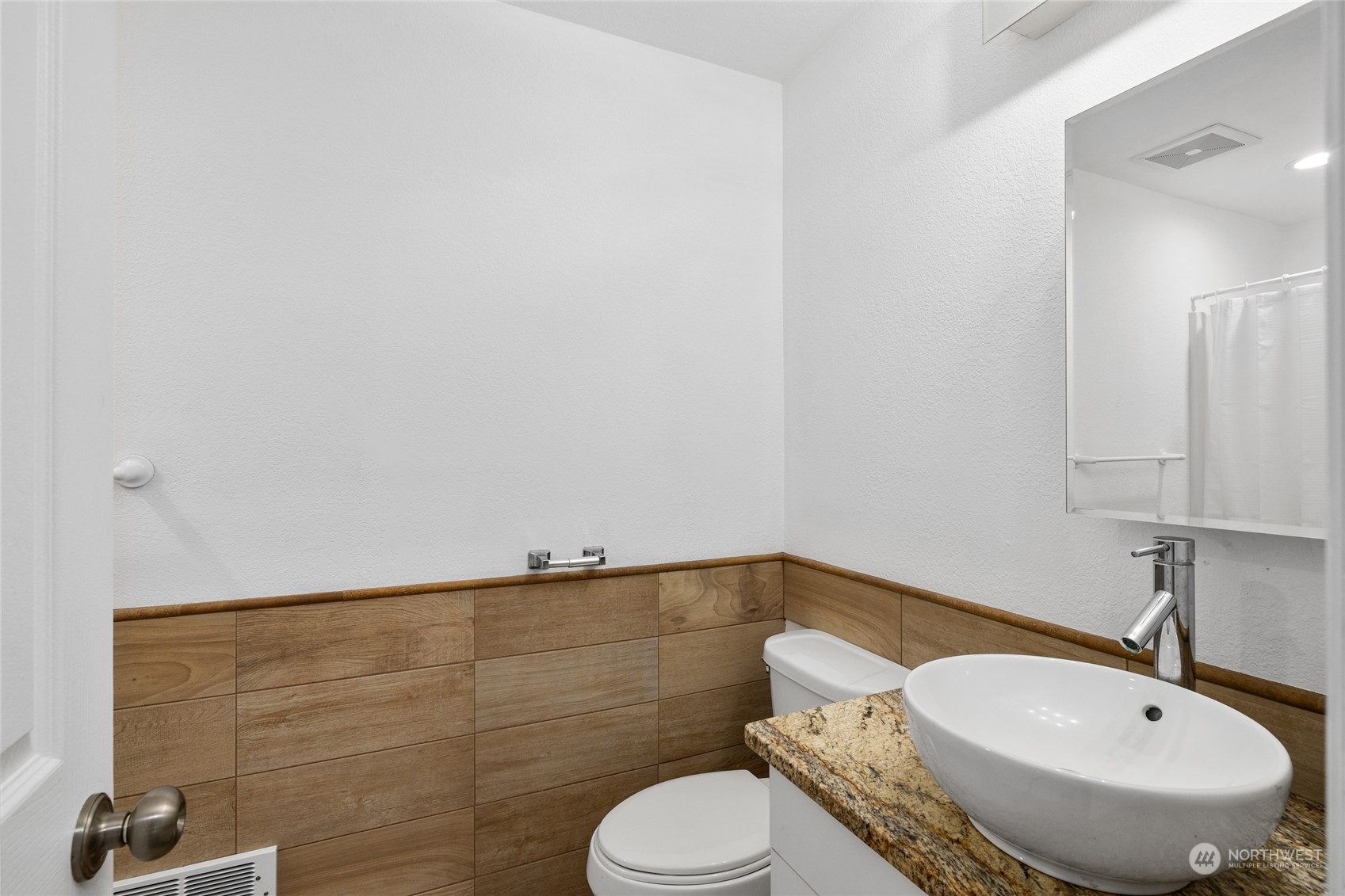 30 Crawford Ronald, WA 98940 - Photo 8 of 30 a bathroom with a sink and a mirror