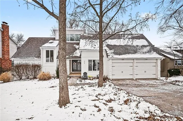 $839,000 | 224 Northwest Locust Street, Lee's Summit, MO 64064