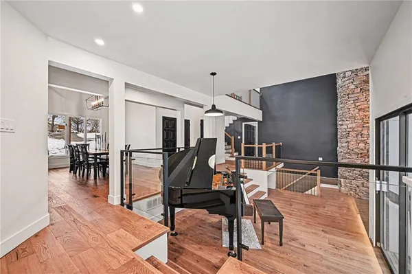 $799,990 | 224 Northwest Locust Street, Lee's Summit, MO 64064