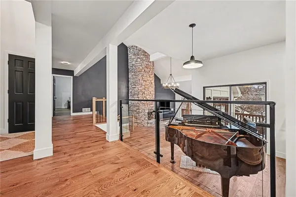 $799,990 | 224 Northwest Locust Street, Lee's Summit, MO 64064