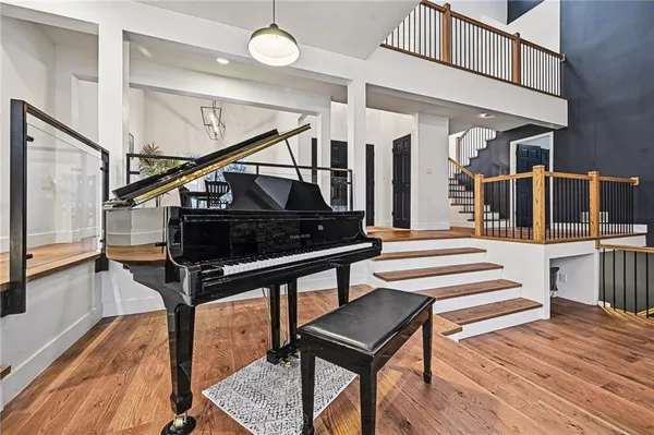 $799,990 | 224 Northwest Locust Street, Lee's Summit, MO 64064