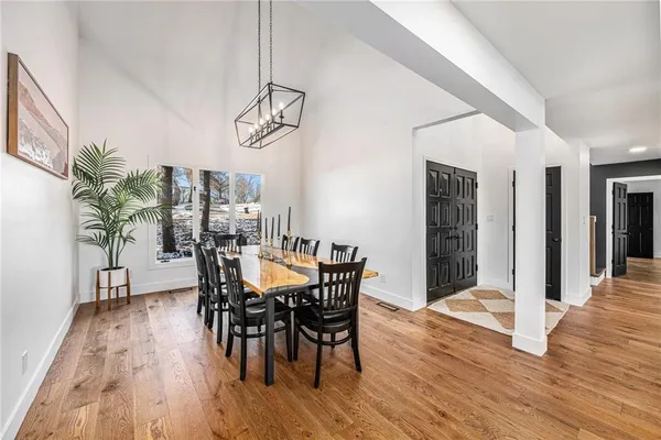 $799,990 | 224 Northwest Locust Street, Lee's Summit, MO 64064