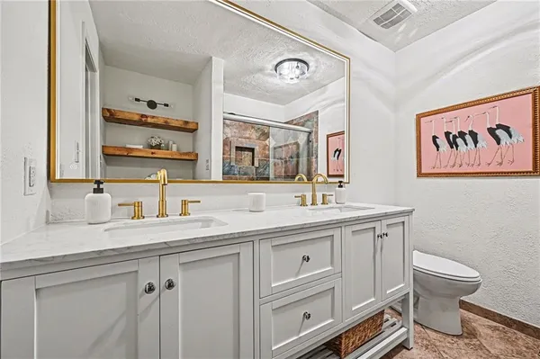 $799,990 | 224 Northwest Locust Street, Lee's Summit, MO 64064