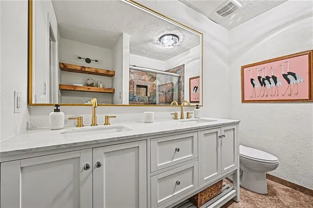 $839,000 | 224 Northwest Locust Street, Lee's Summit, MO 64064