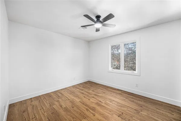 $799,990 | 224 Northwest Locust Street, Lee's Summit, MO 64064