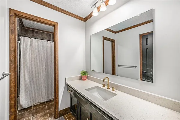 $799,990 | 224 Northwest Locust Street, Lee's Summit, MO 64064