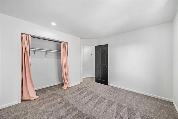 $799,990 | 224 Northwest Locust Street, Lee's Summit, MO 64064