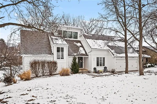 $799,990 | 224 Northwest Locust Street, Lee's Summit, MO 64064