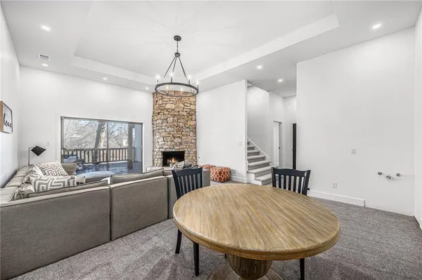 $799,990 | 224 Northwest Locust Street, Lee's Summit, MO 64064