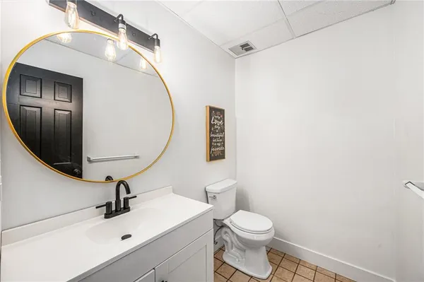 $799,990 | 224 Northwest Locust Street, Lee's Summit, MO 64064