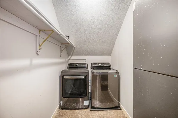 $799,990 | 224 Northwest Locust Street, Lee's Summit, MO 64064