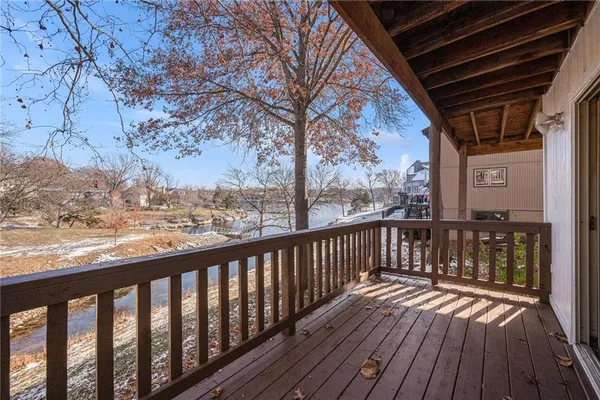 $799,990 | 224 Northwest Locust Street, Lee's Summit, MO 64064