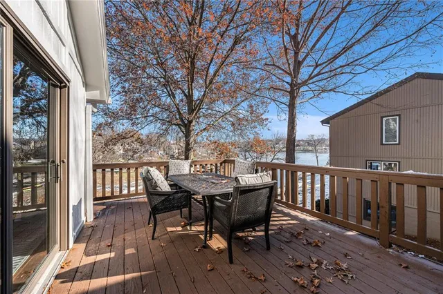 $839,000 | 224 Northwest Locust Street, Lee's Summit, MO 64064