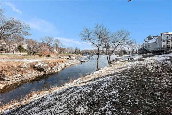 $799,990 | 224 Northwest Locust Street, Lee's Summit, MO 64064