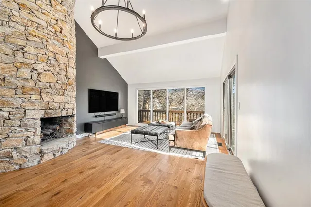 $839,000 | 224 Northwest Locust Street, Lee's Summit, MO 64064