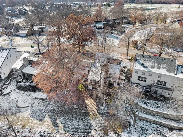 $799,990 | 224 Northwest Locust Street, Lee's Summit, MO 64064