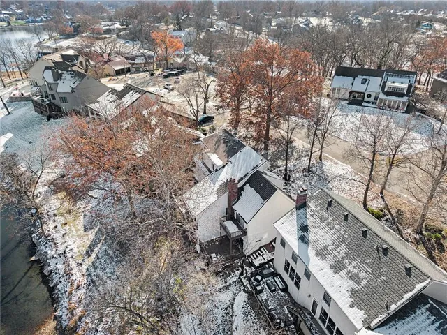 $839,000 | 224 Northwest Locust Street, Lee's Summit, MO 64064