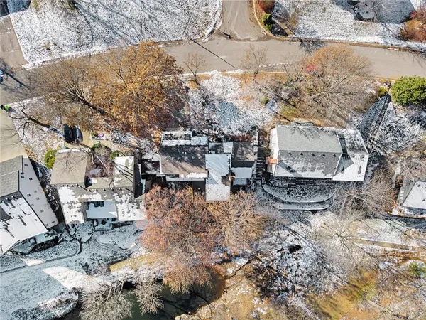 $799,990 | 224 Northwest Locust Street, Lee's Summit, MO 64064