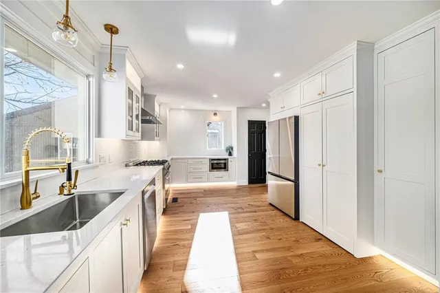 $839,000 | 224 Northwest Locust Street, Lee's Summit, MO 64064