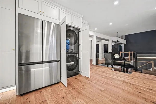 $799,990 | 224 Northwest Locust Street, Lee's Summit, MO 64064