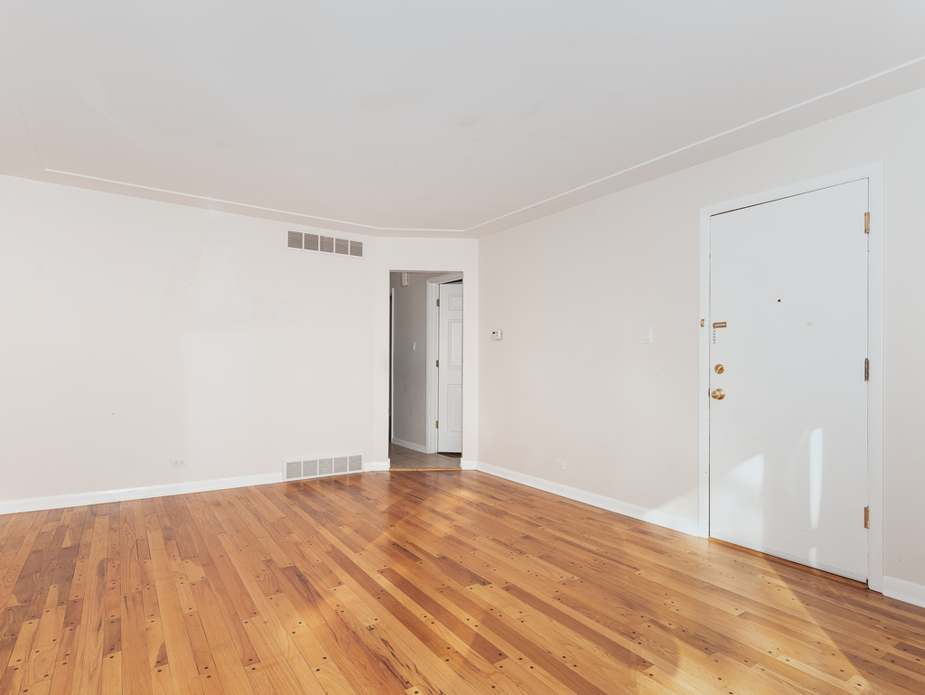 10548 Mason Avenue, Unit 2 Chicago Ridge, IL 60415 - Photo 4 of 13 a view of an empty room