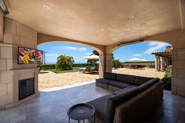 a kitchen with lots of counter top space and windows