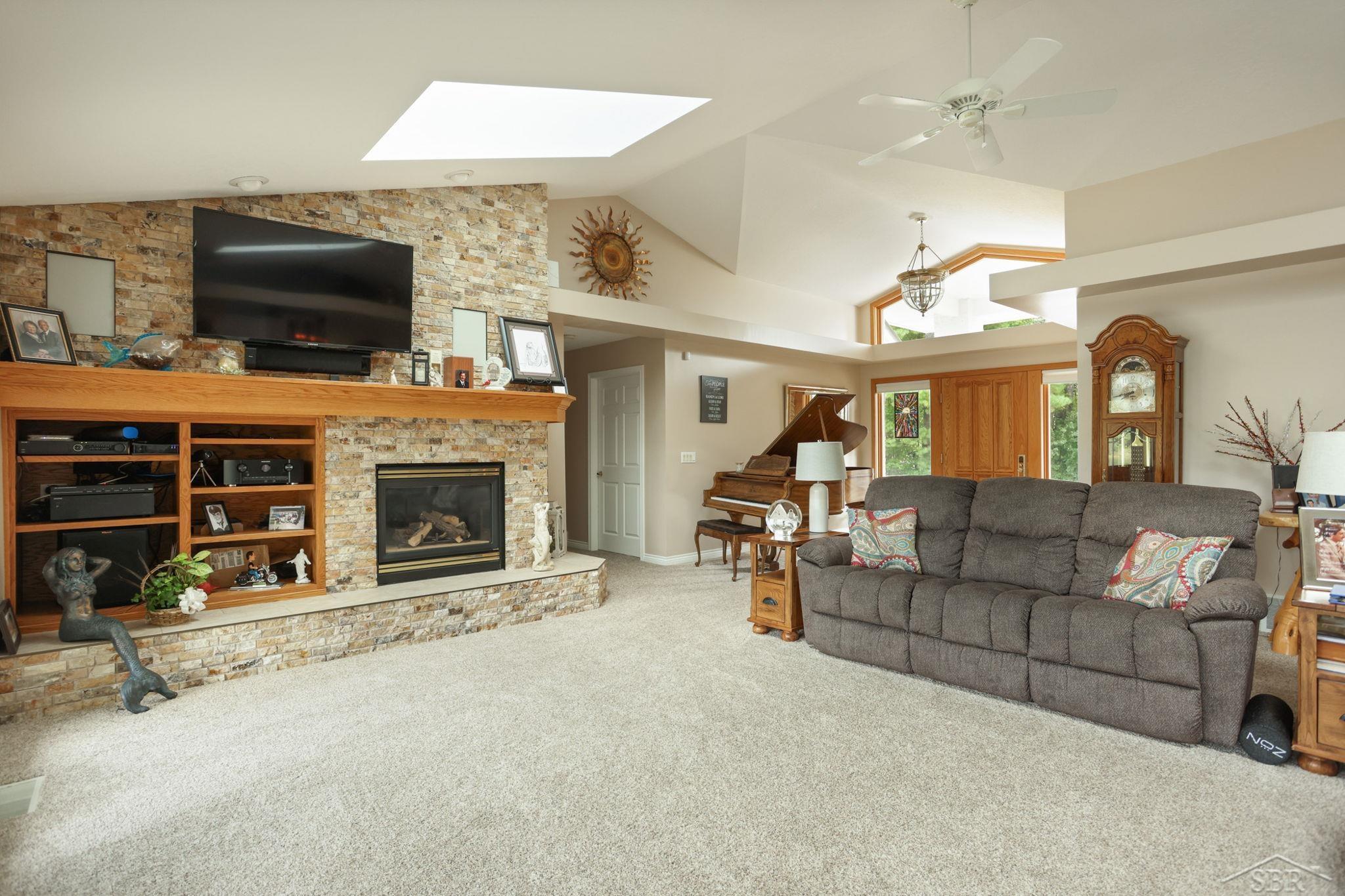 3858 South Graham Road Saginaw, MI 48609 - Photo 9 of 85 50119495-8.JPG