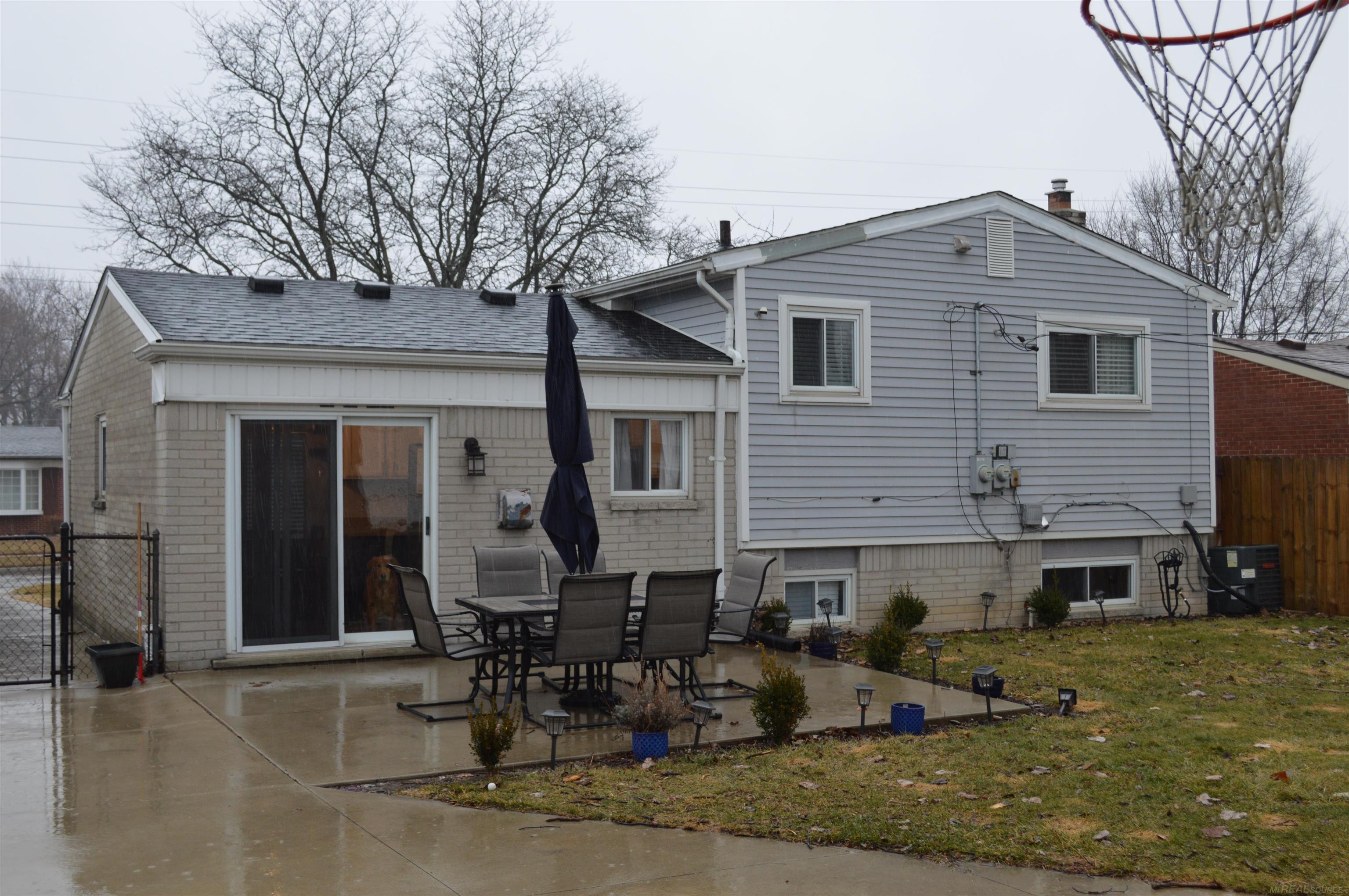 30747 Sutherland Avenue Warren, MI 48088 - Photo 15 of 16