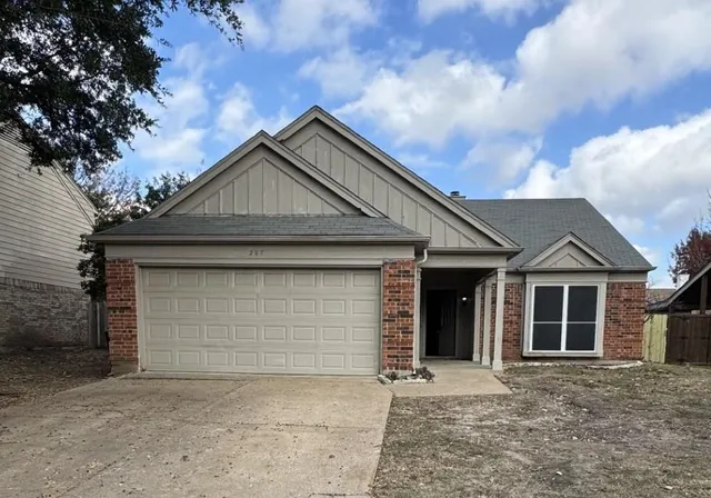 $1,895 | 207 Hibiscus Drive, Arlington, TX 76018