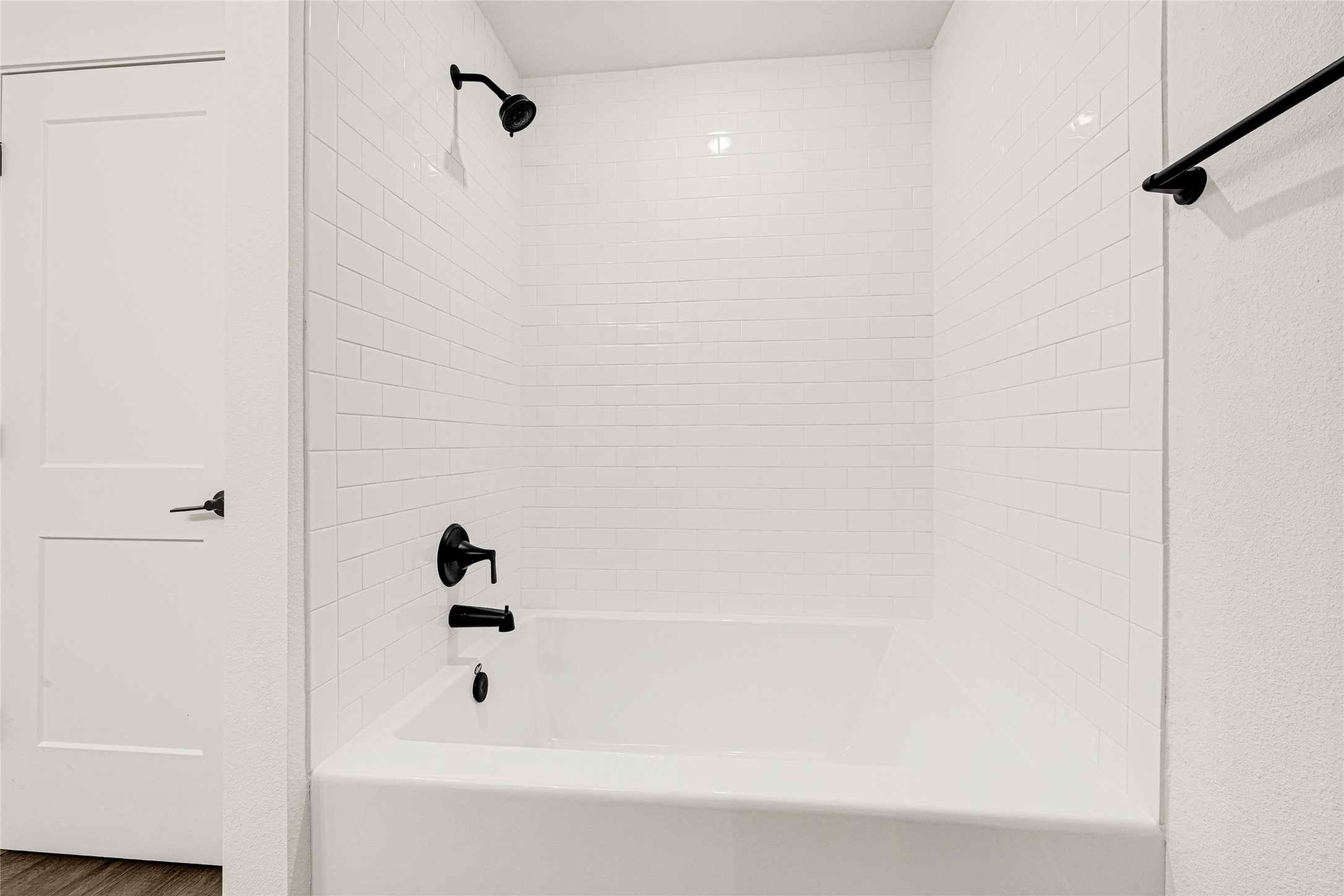 9348 Hard Rock Road Conroe, TX 77303 - Photo 21 of 22 Primary Soaker Tub