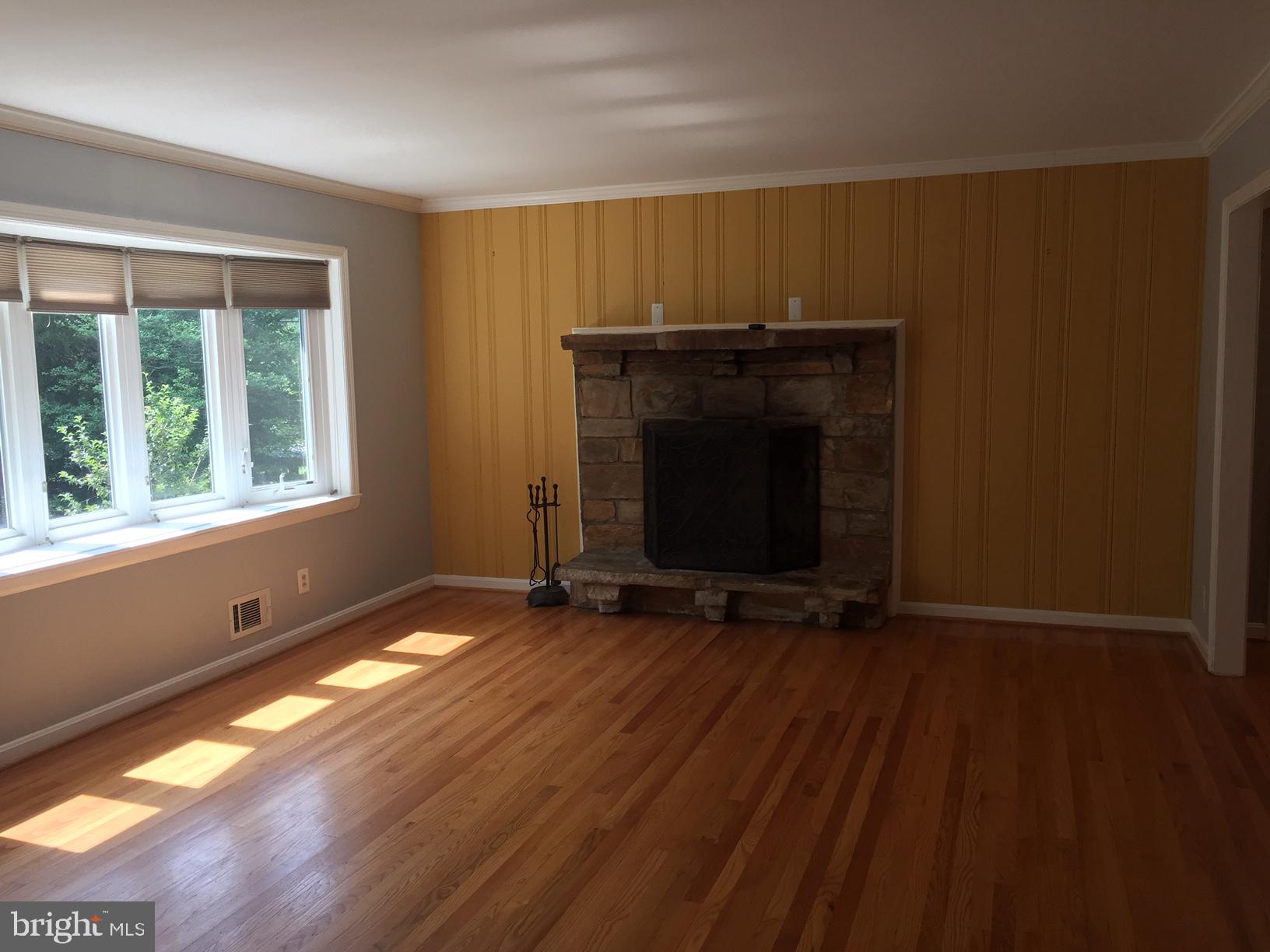 23363 Watson Road Leesburg, VA 20175 - Photo 4 of 25 LIVING ROOM