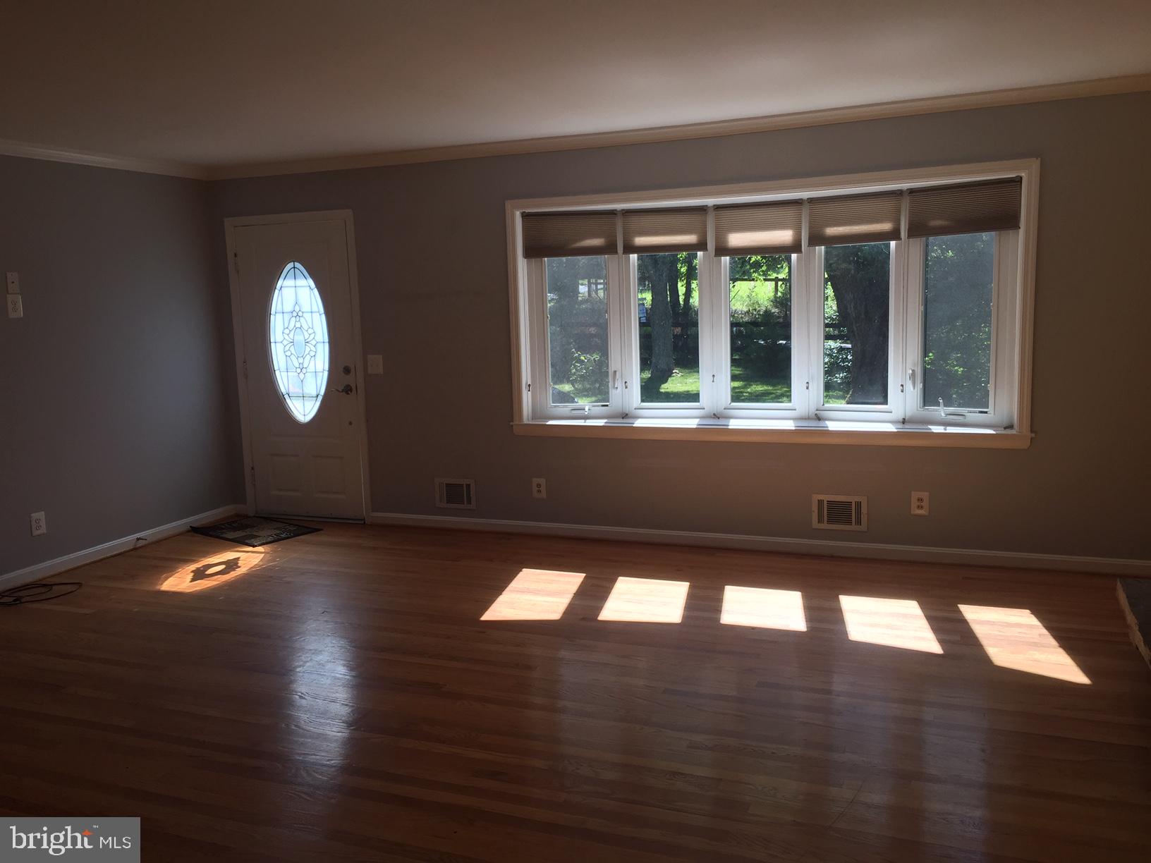 23363 Watson Road Leesburg, VA 20175 - Photo 5 of 25 LIVING ROOM