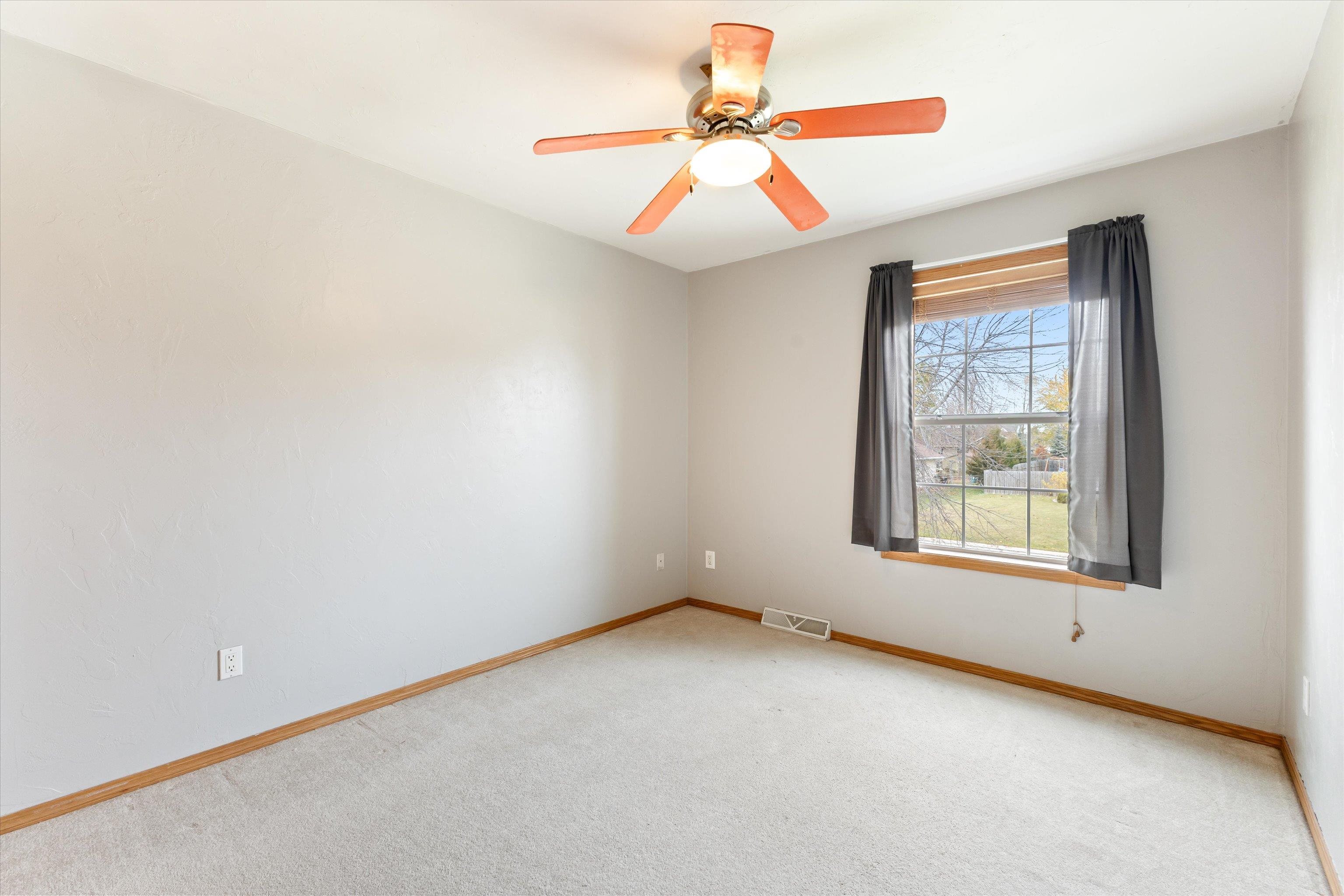 W5445 Colin Street Appleton, WI 54915 - Photo 16 of 26