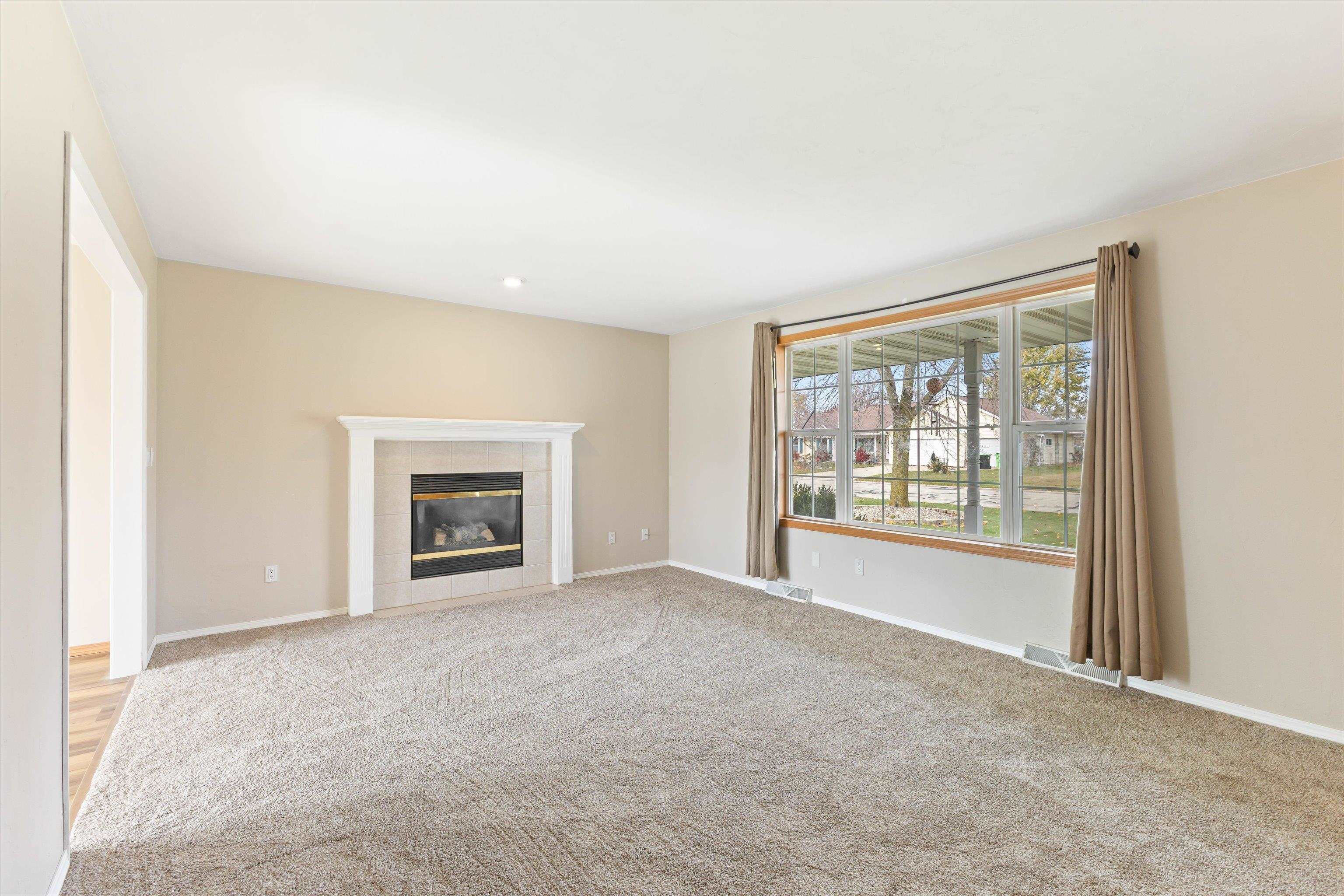 W5445 Colin Street Appleton, WI 54915 - Photo 4 of 26