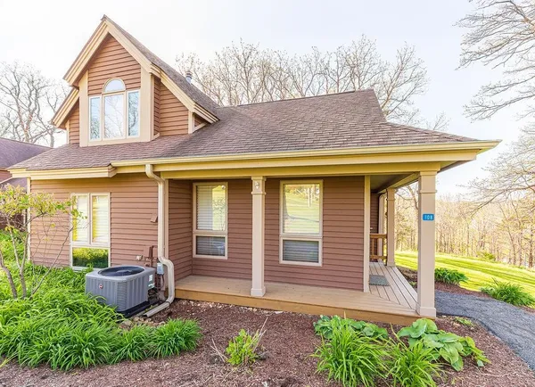$259,500 | 108 Walnut Hill Drive, Galena, IL 61036