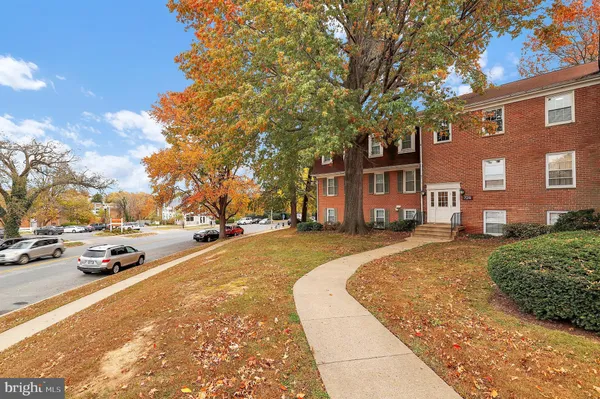 $2,200 | 724 Quince Orchard Boulevard, Unit 202, Gaithersburg, MD 20878