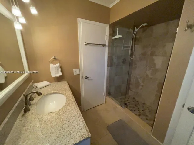 $2,100 | 1701 Buchanan Street, Unit 301, Hollywood, FL 33020