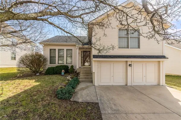 $349,900 | 1104 River Run Drive, Platte City, MO 64079
