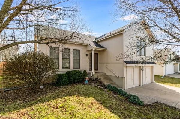 $349,900 | 1104 River Run Drive, Platte City, MO 64079