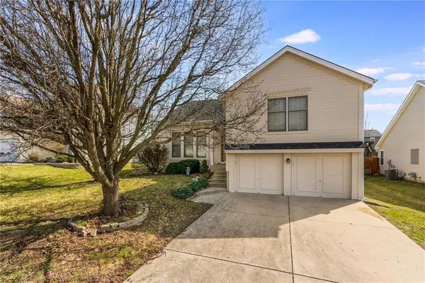 $349,900 | 1104 River Run Drive, Platte City, MO 64079