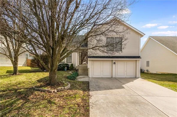 $349,900 | 1104 River Run Drive, Platte City, MO 64079
