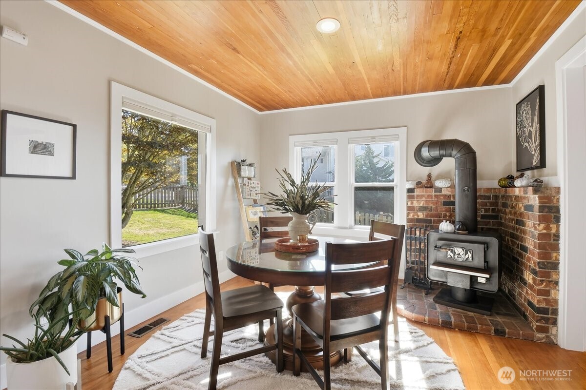7130 Foster Slough Road Snohomish, WA 98290 - Photo 4 of 38 a dining room with furniture and window