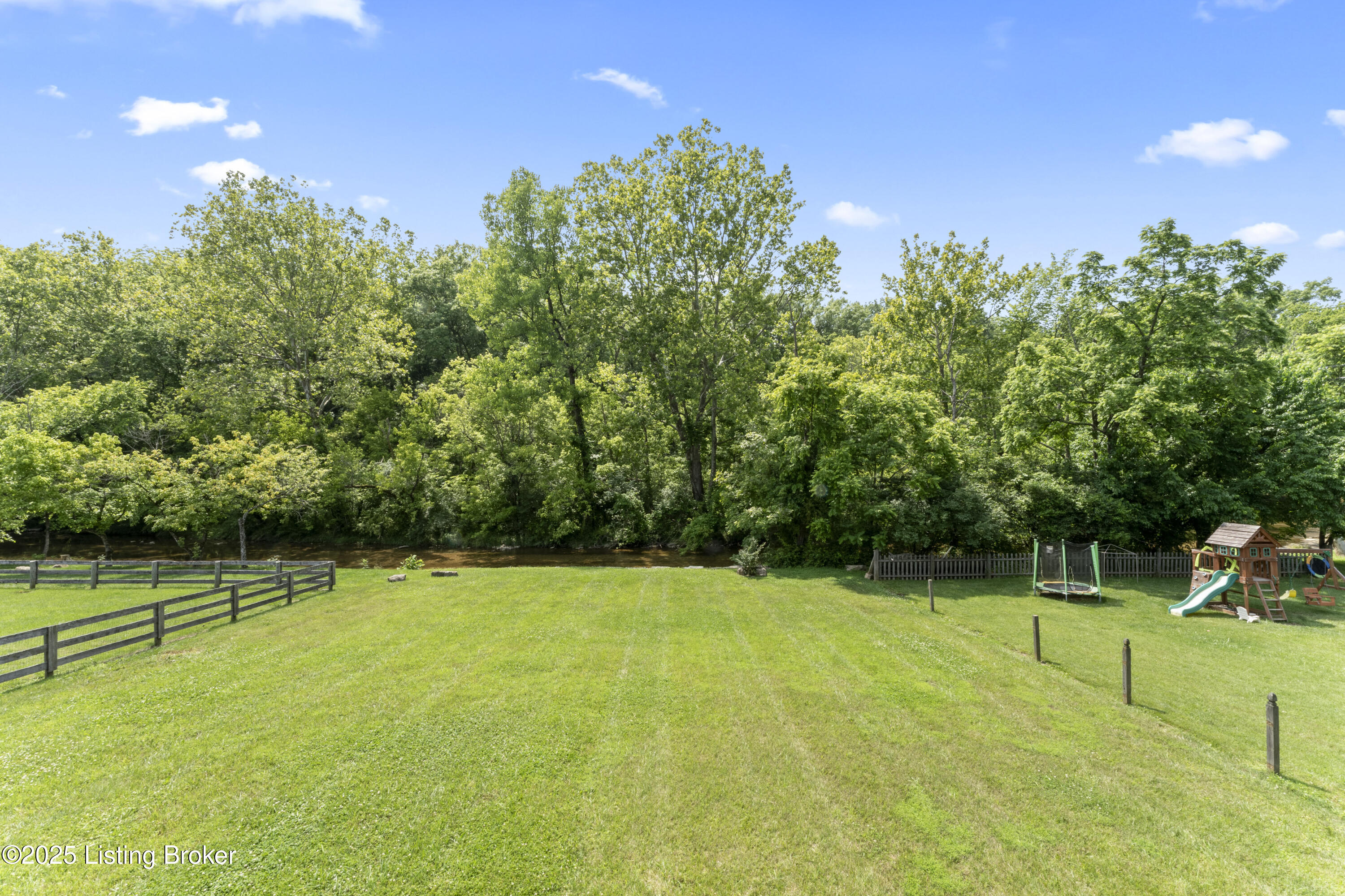 4702 Chenoweth Run Road Louisville, KY 40299 - Photo 22 of 24 Rear Yard